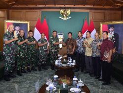 Radar 88 Serahkan Bhakti Almamater ke Akademi Militer