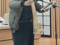 Penyair Pulo Lasman Simanjuntak Baca Puisi Pada Peluncuran Buku Antologi Puisi Bersama ‘Ibu, Aku Anakmu’ di PDS.HB.Jassin, TIM, Jakarta