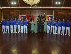 Makan Siang Perpisahan Gubernur Akmil Bersama Taruna di Rukan Husein Akmil