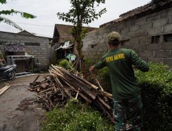 Bedah Rumah dalam Rangka Hari Bhakti Taruna Akademi Militer