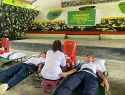 Para Prajurit Lanal Kaimana melaksanakan Donor darah dalam rangka HUT Persit Kartika Chandra Kirana
