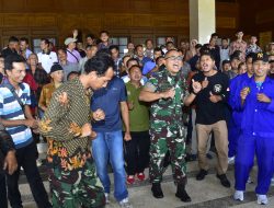 Gubernur Akademi Militer Gelar Makan Siang Bersama Tenaga Honorer