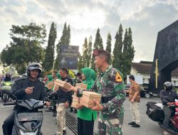 Taruna Akmil Bersama Mitra Bagikan 350 Paket Takjil untuk Masyarakat
