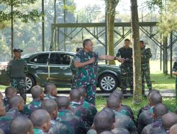 Latihan Diksar Para Taruna Tingkat IV Kecabangan Infanteri Ditinjau Gubernur Akmil