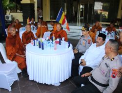 34 Bhikkhu Thudong Lintas Negara Dikawal Polresta Magelang Menuju Borobudur