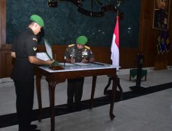 Mayjen TNI Arnold (Gubernur Akmil) Pimpin Sertijab  dan Tradisi Warga Baru Akmil