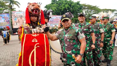 Mayjen TNI Arnold (Gubernur Akmil) Hadiri Penutupan Latsitardanus XLV di Banten