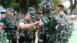 Mayjen TNI Arnold Pimpim Penyematan Brevet Latihan Widya Yudha dan Menembak  Taruna Tingkat III Akmil