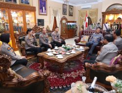 Divhumas Polri Anjangsana di Kediaman Da’i Bachtiar