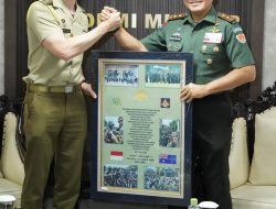 Akmil Lepas Instruktur Australia  Kapten Kav Damon Radford