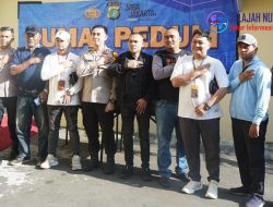 Polrestro Jakut Bagi-bagi Bingkisan kepada Awak Media Jelang Lebaran