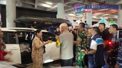 Kapolda Banten Dan Danrem 064/Maulana Yusuf Brigjen TNI Daru Cahyadi Soeprapto Beri Surprise Ultah Kepada Ibu Revi Pemudik Asal Padang