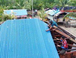 Semangat Gotong Royong Antara TMMD Ke-128 Kodim 1710/Mimika Genjot Pembangunan 5 Unit Rumah di Kampung Keakwa, Fokus Pemasangan Atap personel Satgas