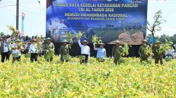 Jenderal TNI Agus Subiyanto bersama Menteri Pertanian RI Laksanakan Panen Raya Kedelai Ketahanan Pangan TNI AL di Nganjuk