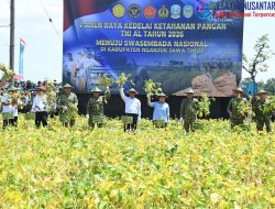 Jenderal TNI Agus Subiyanto bersama Menteri Pertanian RI Laksanakan Panen Raya Kedelai Ketahanan Pangan TNI AL di Nganjuk