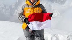 Pendaki Perempuan Indonesia Berhasil Menaklukkan Puncak Gunung Ama Dablam di Nepal 
