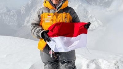 Pendaki Perempuan Indonesia Berhasil Menaklukkan Puncak Gunung Ama Dablam di Nepal 