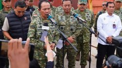 Letjen TNI Richard Tampubolon Tinjau Pemeriksaan Kontainer Mineral Hasil Penindakan TNI AL di Batam
