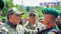 Jenderal TNI Tandyo Budi R Dampingi Menhan RI Tinjau Kesiapan Yonif TP 805/KSW di Papua Barat