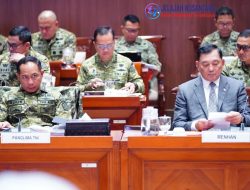 Jenderal TNI Agus Subiyanto dan Menhan RI Hadiri Raker Bersama Komisi I DPR RI