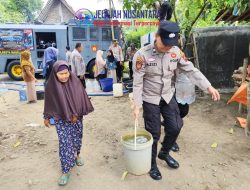 Polresta Magelang Salurkan 6.000 Liter Air Bersih Saat Ultah Bhayangkara ke-80 Untuk Ringankan Beban Masyarakat Dan Perkuat Kedekatan Polri Dengan Warga Menoreh Salaman
