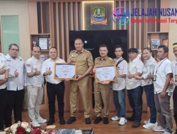 Ade Muksin Pimpin Panitia HPN Bekasi Raya 2026 Serahkan Piagam Penghargaan dan Laporan Kegiatan