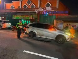 Diduga Ban Pecah, Toyota Hilux Terlibat Kecelakaan Beruntun di Pakis Magelang, Dua Orang Terluka Ringan