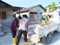 Percepatan Pembangunan RTLH, Anggota Satgas TMMD ke-129 Kodim 1505/Tidore Turunkan Material Semen