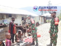 Babinsa 1714-01/Mulia Ulia Ada Apa ke Kampung Kulon Enggame, Distrik Pagalemea ?