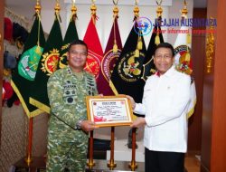 Wadanjen Akademi TNI Marsda TNI Wayan Superman Anjangsana Sesepuh TNI
