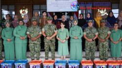 HUT Akmil, Gubernur Pimpin Bakti Sosial Pembagian Sembako Kepada Warakawuri